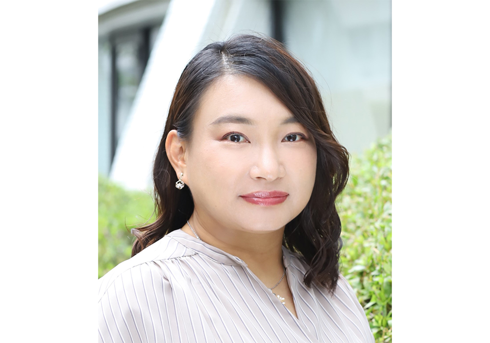 西原 麻友子 氏