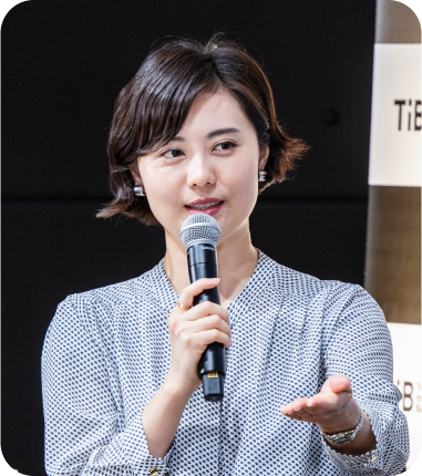 瀧⼝ 友⾥奈⽒