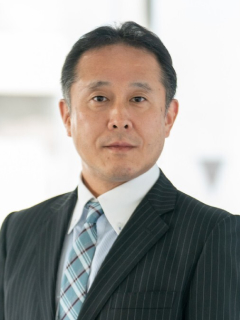 楠美 公 氏