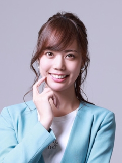 明石 奈々 氏