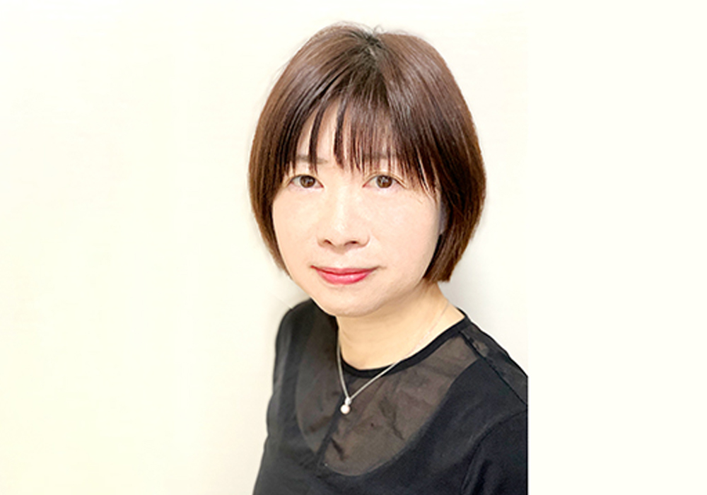 綾部 華織 氏