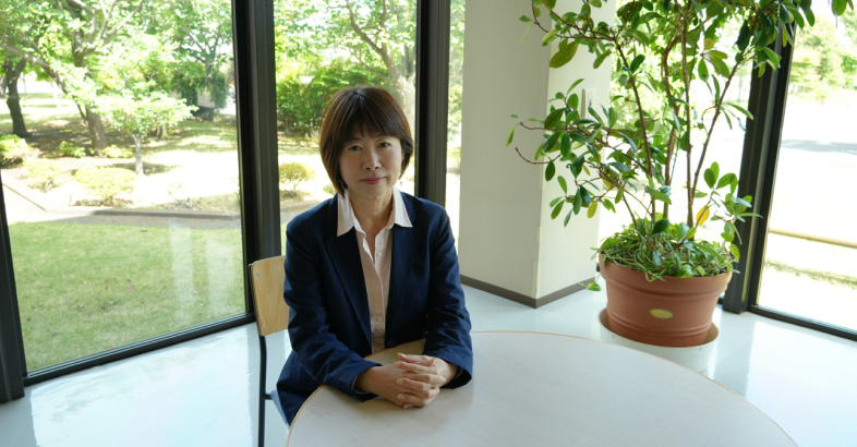 綾部華織（あやべ・かおり）氏　1986年太陽歯科衛生士専門学校卒、東京女子医科大歯科口腔外科入局。92年に東芝メディカルシステムズ入社。2011年シンクロア設立。