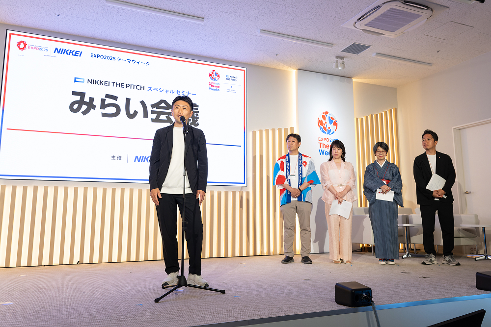 審査員。左から伊藤氏、前川氏、羽生氏、伊能氏、下垣氏