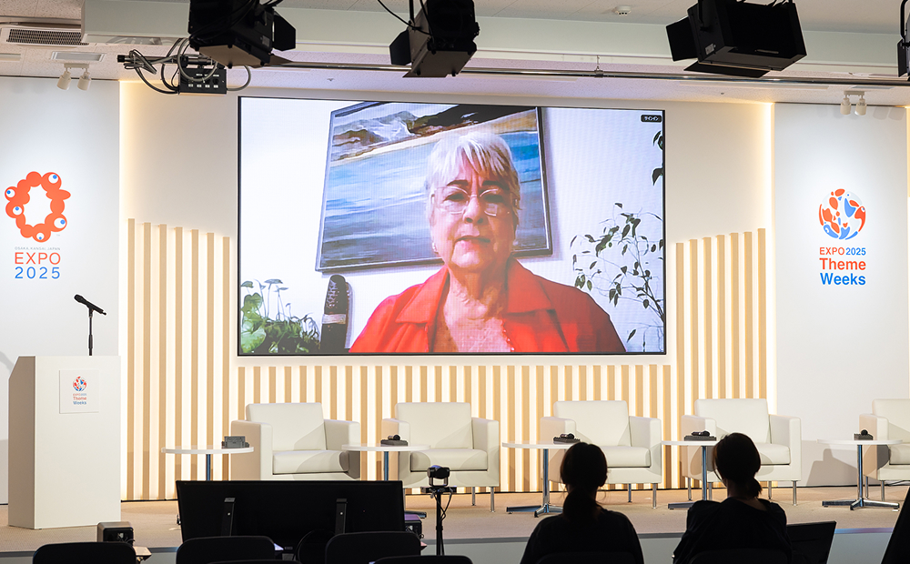 リモートで登壇したライトン博士