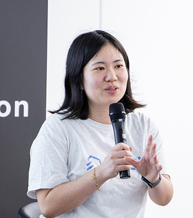 小島 舞子 ⽒