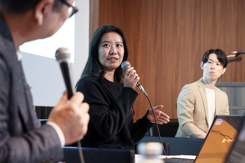 日経のソーシャルビジネススクール生として清華大学大学院学生の高橋氏が登壇して悩みを打ち明けた。