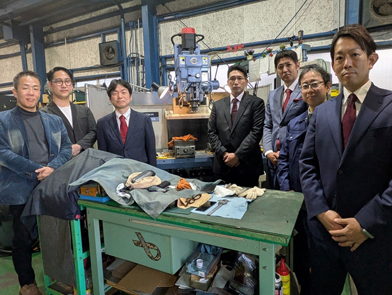 KAMAMESHIの主力メンバーは右から小林氏、ムソー工業の尾針社長、吉尾氏、一ノ瀬氏、酒井氏、浦邉氏、星野氏らで、それぞれが強みのスキルを生かして事業拡大に取り組んでいる