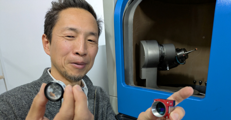 ANAXでは桐野氏が超精密加工の専門家で、マイクロレンズアレイに必要な金型などものづくりを強みとしている