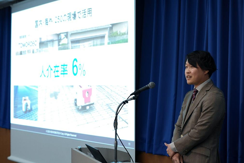 建ロボテックの坂本部長は「建設の現場を世界一優しくしたい」と語った。