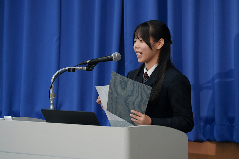 高校生の起業家である姫井氏は実家の染織加工技術を生かして魅力的なリサイクルの繊維素材の事業化に取り組んでいる。