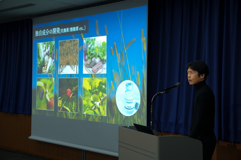 フォレマの小泉代表取締役は犬や猫の腸内細菌を研究してペット用サプリなどを開発