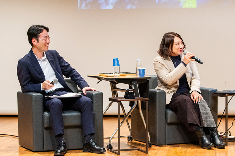 右から、ベホマルの西原氏、モデレーターの古山編集長。