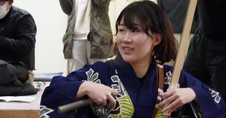 愛知県東栄町での花祭で舞いを披露する片桐氏。女性が舞うのは700年の歴史でも初めてだった