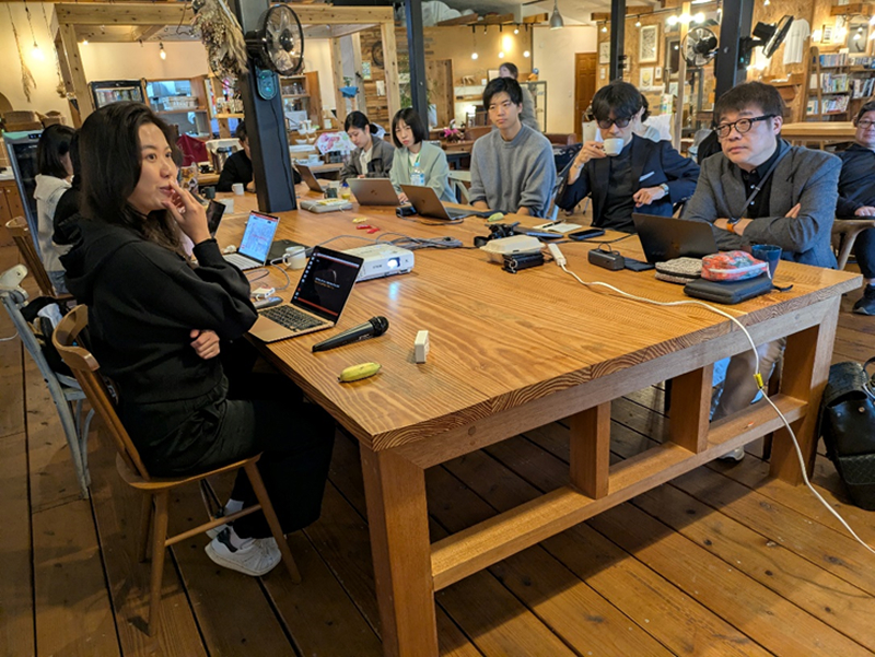 藤野氏は高橋氏の人材紹介事業について日本企業の人事担当者の期待のコメントを入れたらどうかとアドバイスした