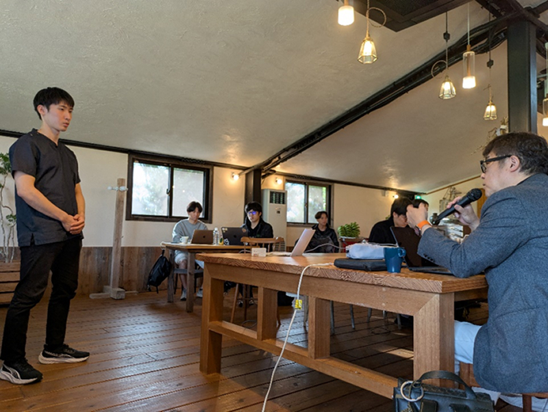 藤野氏は松山氏の修正事業案について中国の競合品との差別化を考えるべきだと具体的にアドバイスをした