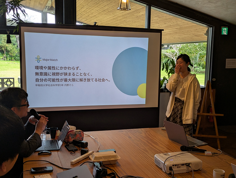 藤野氏は「内野さんの名前はこのビジネスをするためにつけられた名前だね」と激励し、内野氏も笑顔を見せた