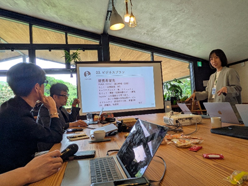 副島氏は2回目のプレゼンで骨壺にこだわるのではなく、自分らしく生きることをテーマに死と向き合う事業に修正してきた