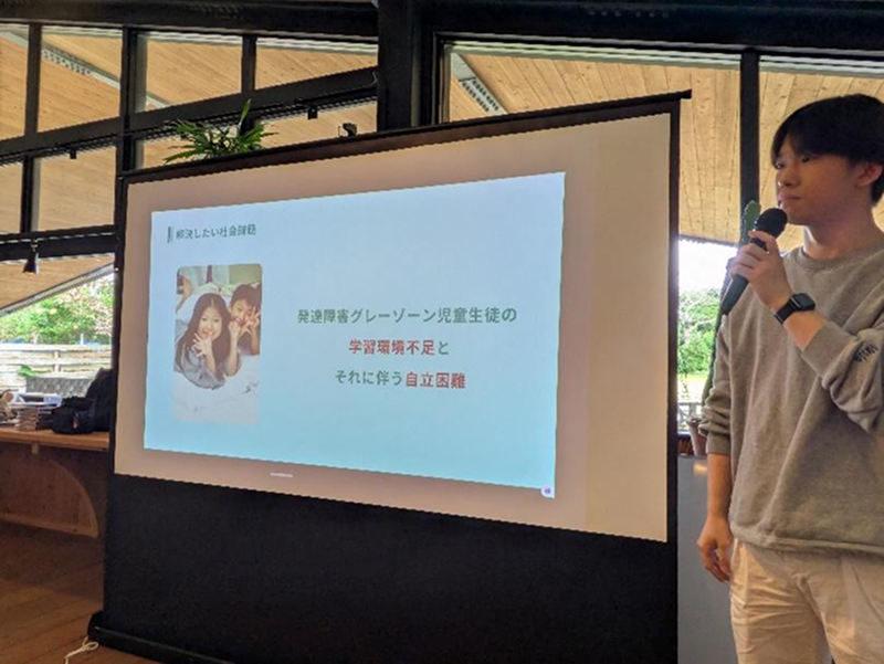 遠矢氏は発達障害に近い子供たちの学習指導塾を運営している