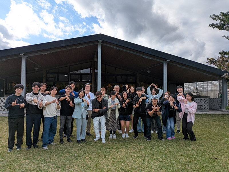 沖縄合宿ではスクール生１１人が寝食を共にし、藤野さんが大切だと語る長く付き合える仲間を見つけた