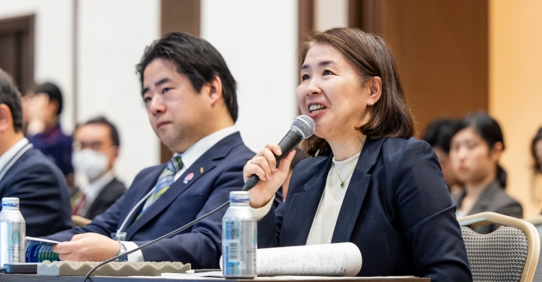 ユーグレナの植村取締役（右）はIT業界での経験も長く、クラスルームアドベンチャーが世界のテック大手ができないビジネスに挑んでいることを高く評価した