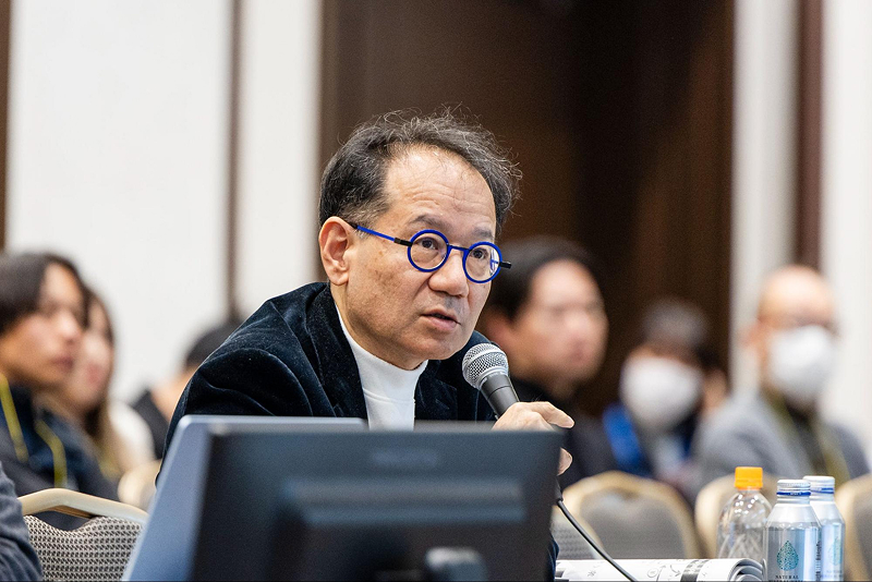 鈴木東大教授は若い世代の将来を楽しみだとコメントした