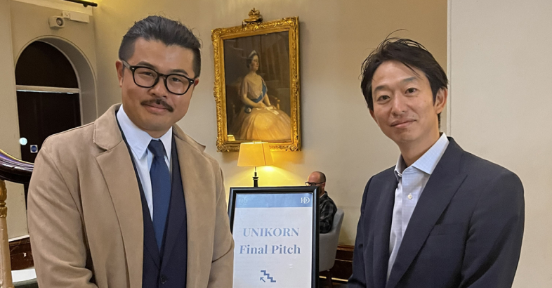 DRGを黒澤氏（左）と共同で創業したCEOの中井氏（右）は大学在学中に画期的なナノジェル素材を発明した